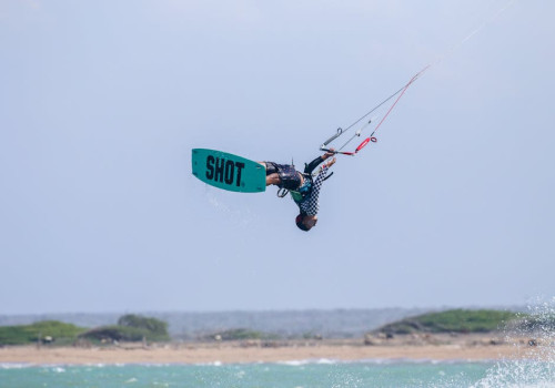 Wat zijn de beste kitesurfspots in Nederland voor beginners