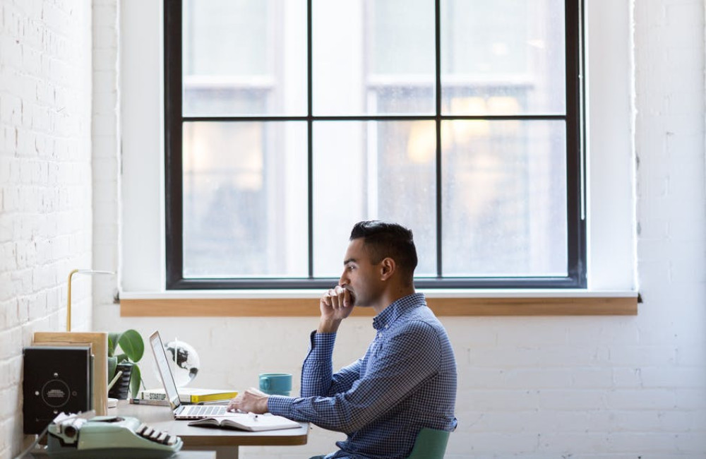 Minder verzuim en hogere productie op kantoor? Kies voor goede bureaustoelen!