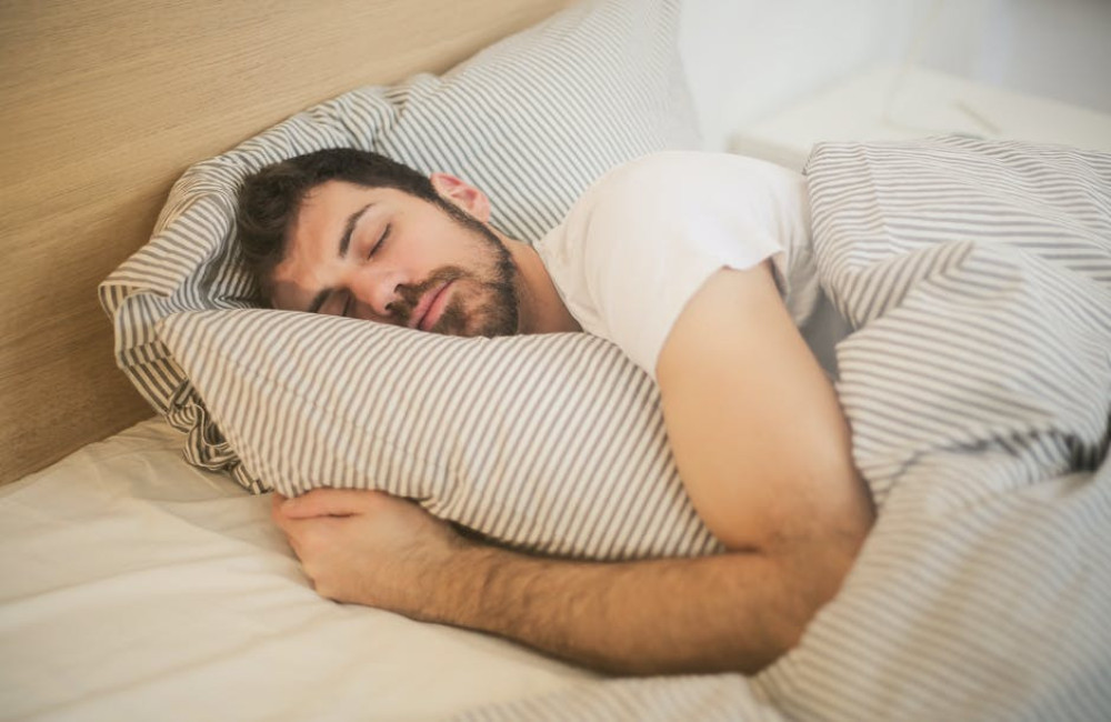 Waarom slapen met sokken aan kan helpen om sneller in slaap te vallen